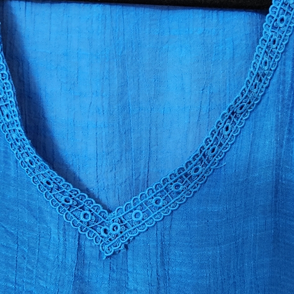 Counterparts ☆  Blue Smocked Tie Front Sleeveless Blouse. 62% Rayon 38% Poly - Picture 8 of 9